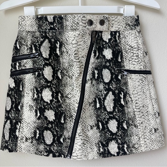 Princess Polly Alita Asymmetrical Snake Skin Print Mini Skirt Size 0 - Picture 1 of 10